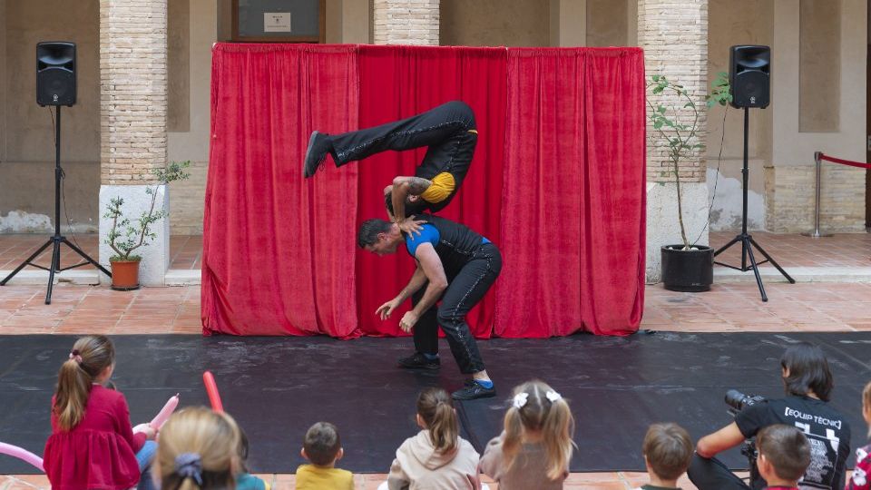 Delicias de Circo: Barreto y la PVC presenta Triodedós