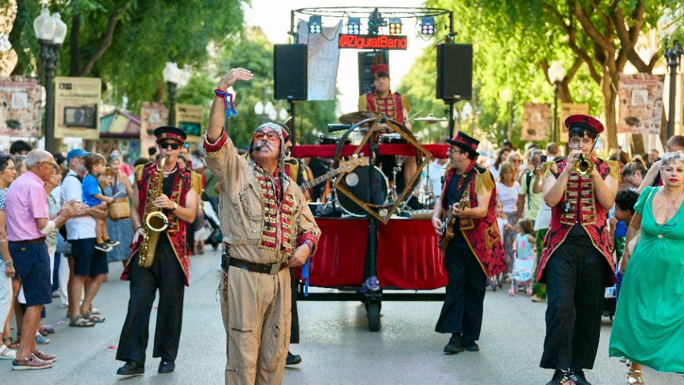 Paseo Escena: Zigurat Circus Band