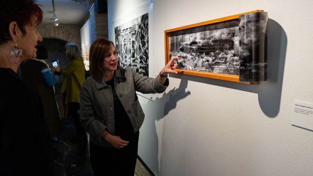 La magia de la luz y la escultura en la exposición A-pariciones de Belén Arévalo