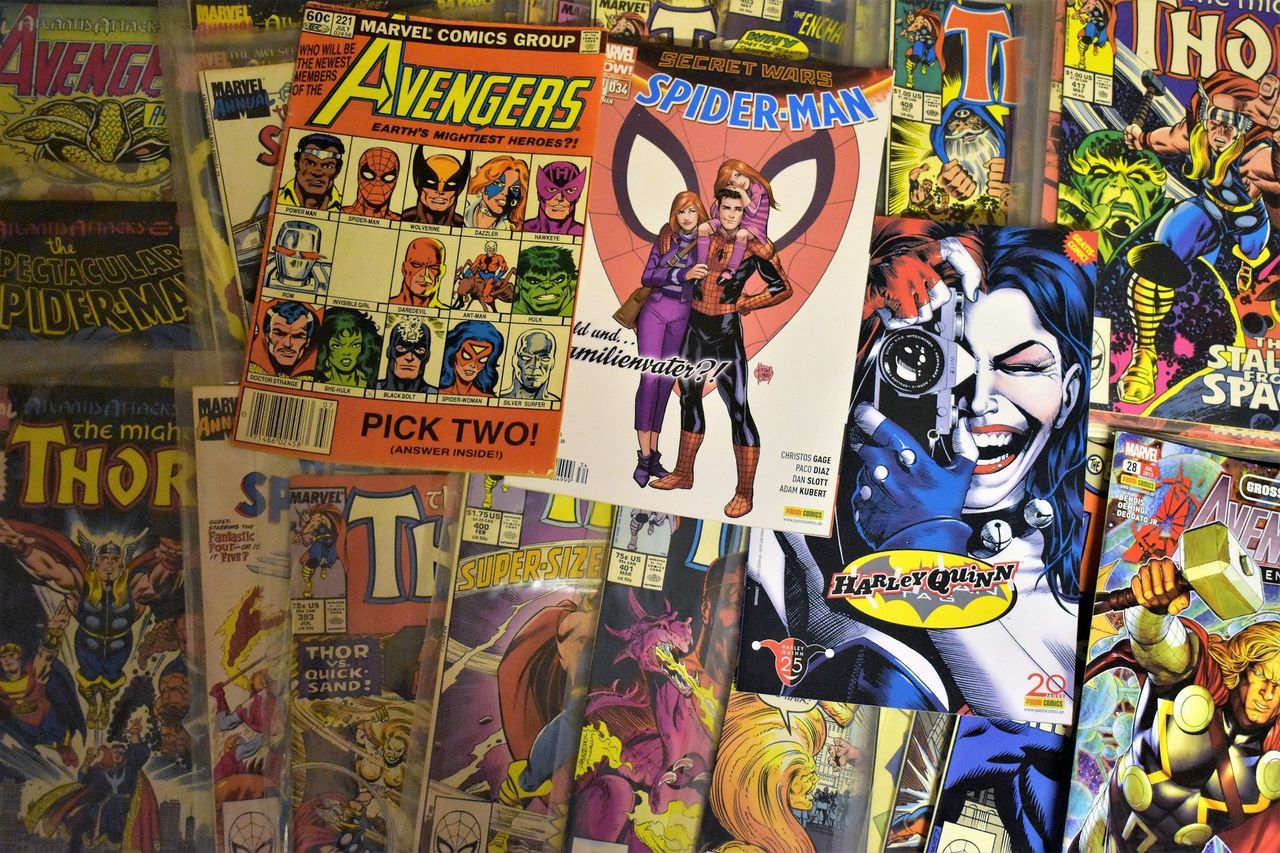 Cómics. Foto: <a href="https://unsplash.com/@waldemarbrandt67w?utm_source=Hoy%20Apps&utm_medium=referral" target="_blank" rel="noopener">Waldemar Brandt</a> (<a href="https://unsplash.com/photos/the-joker-comic-book-on-brown-wooden-table-eIOPDU3Fkwk?utm_source=Hoy%20Apps&utm_medium=referral" target="_blank" rel="noopener">Unsplash</a>)